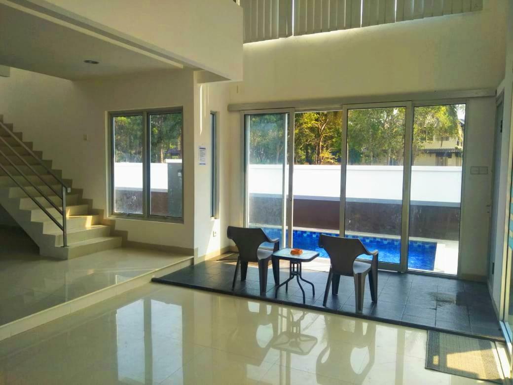 Villa Kaca ตันจุงเลอซุง ภายนอก รูปภาพ
